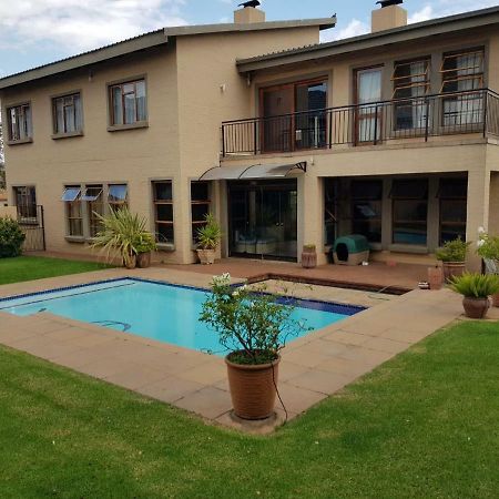 Denzil'S Place Apartment Centurion Exterior photo