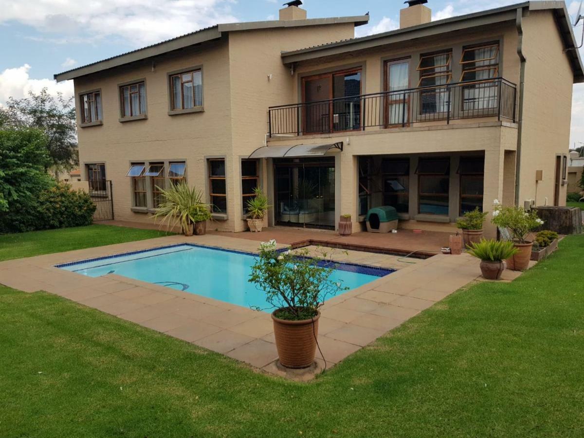 Denzil'S Place Apartment Centurion Exterior photo